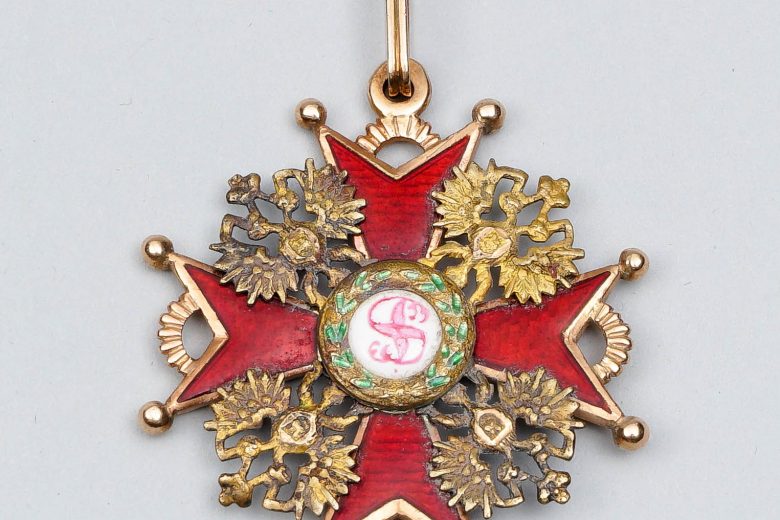 Helander huutokauppaa harvinaisen kokoelman Venäjän keisarikunnan aikaista militariaa